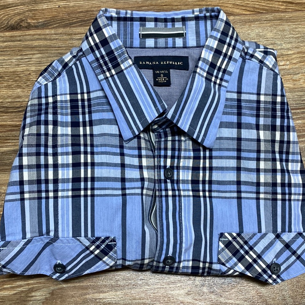 Mens Banana Republic button long sleeve shirt. Size Small.